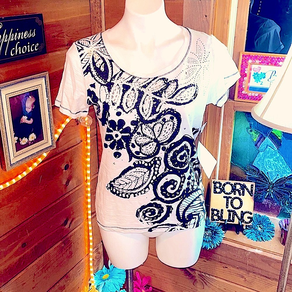 🆕Gorgeous NWT black n white sparkle shirt